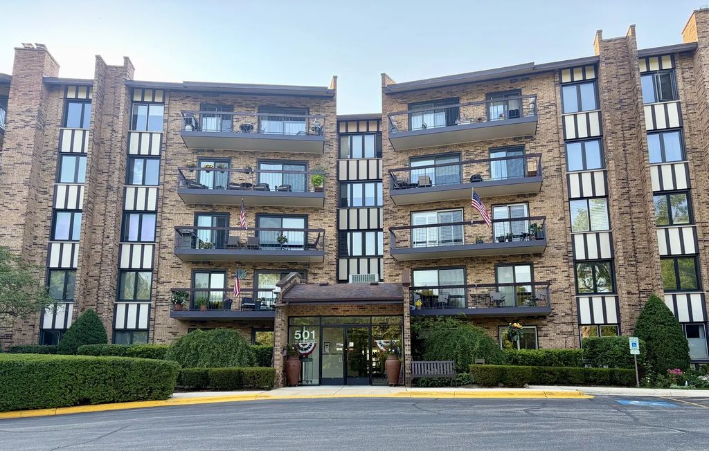 501 Lake Hinsdale Drive 506, Willowbrook