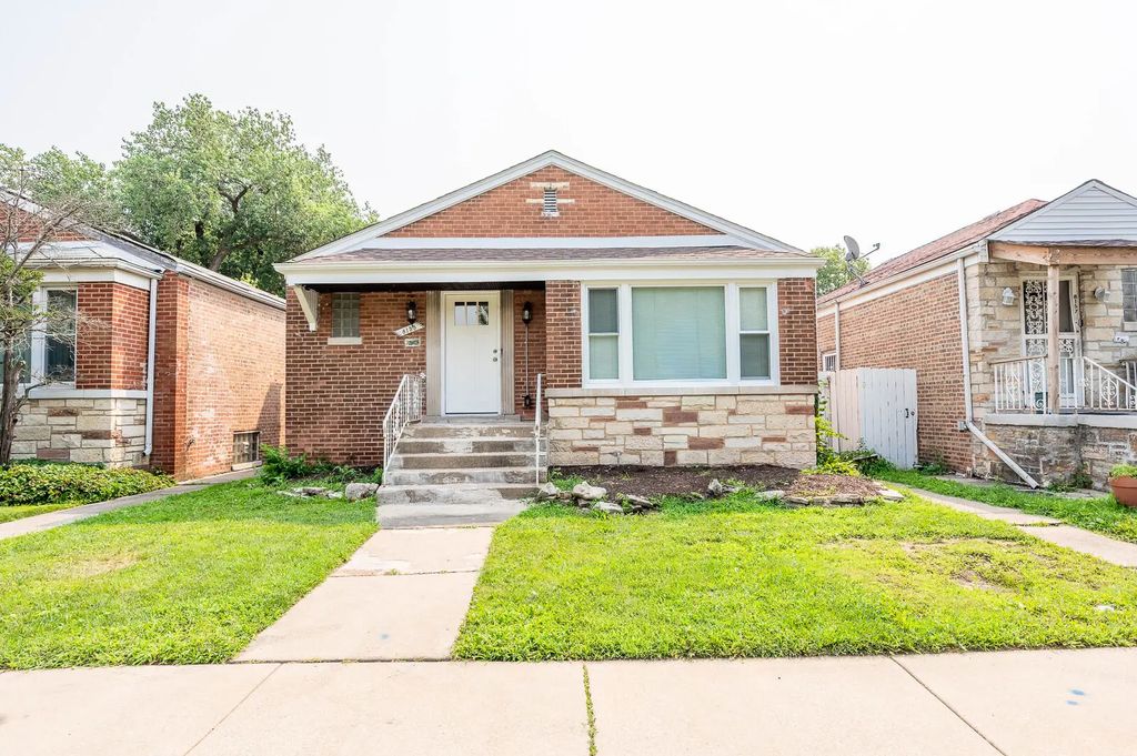 8155 S Essex Avenue, Chicago