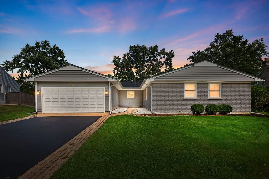 650 Twisted Oak Lane, Buffalo Grove