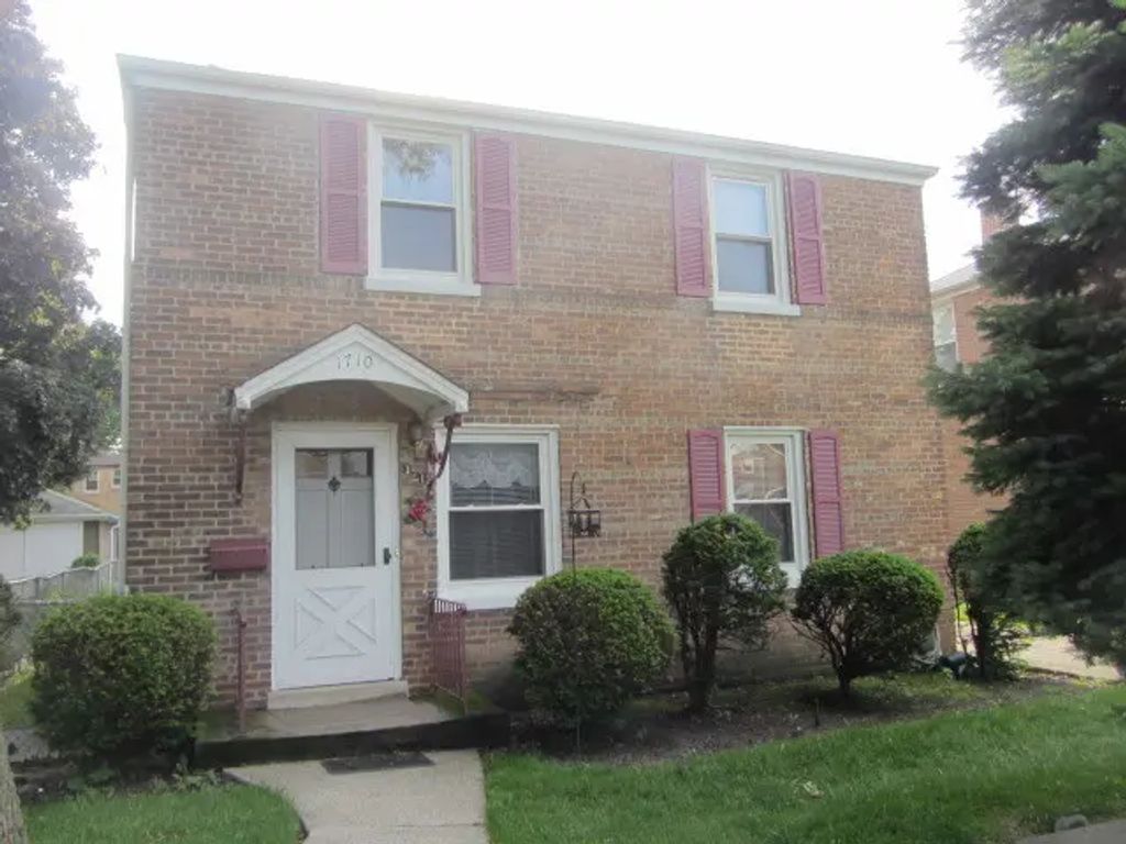 1710 N 73rd Court, Elmwood Park