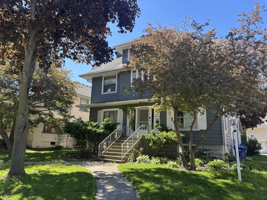 204 W Locust Street 3, DeKalb