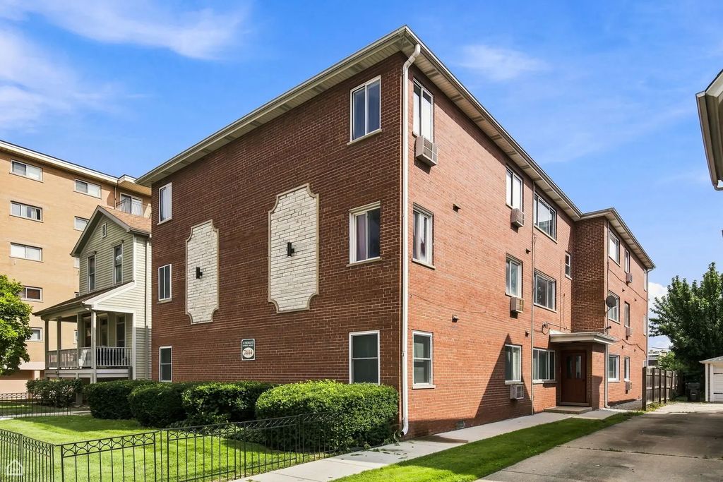 7444 Washington Streets 10, Forest Park