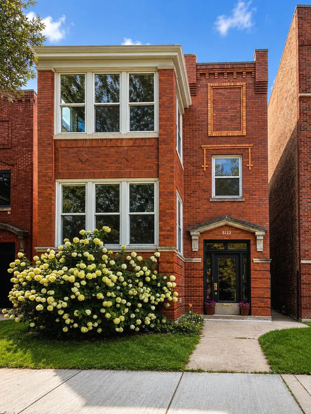 5122 N Leavitt Street, Chicago