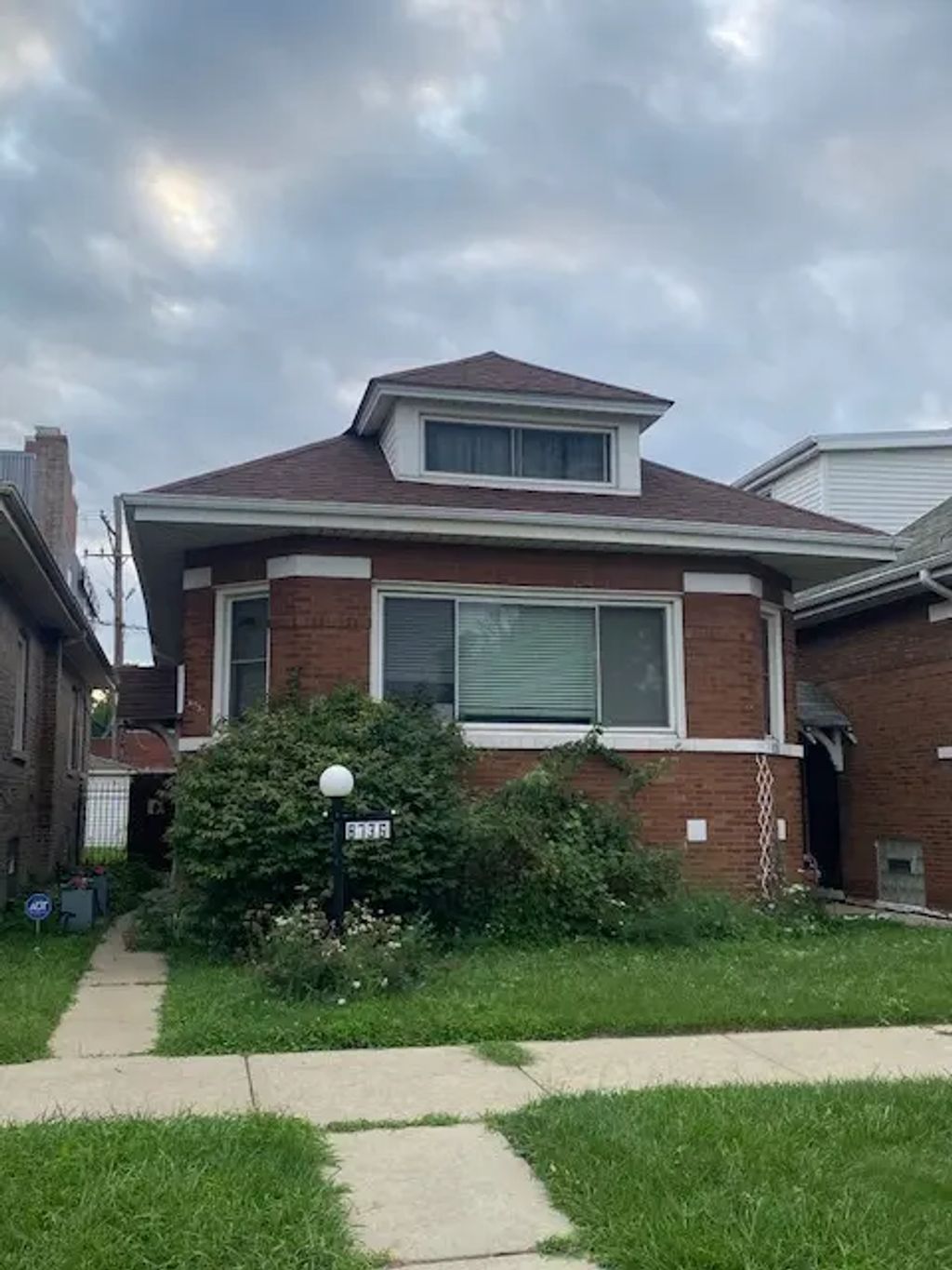8736 S Justine Street, Chicago