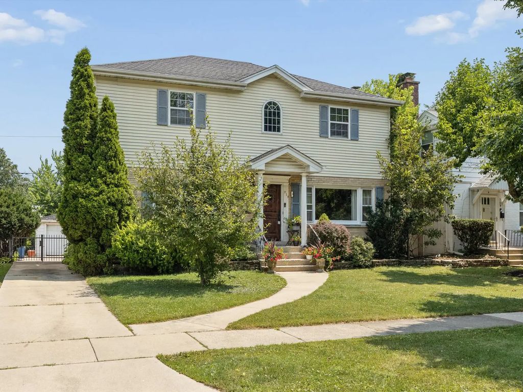 713 Community Drive, La Grange Park