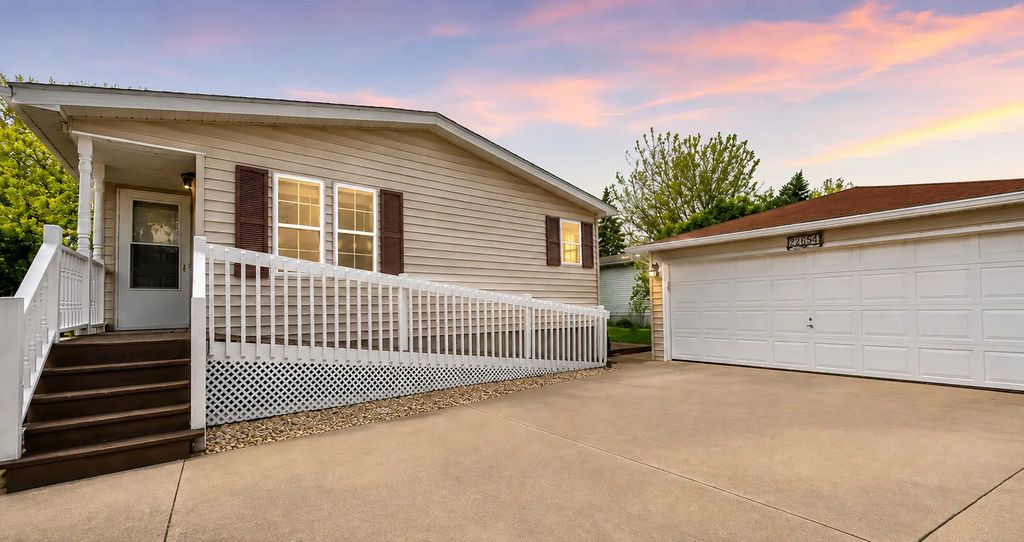 22734 Ravisloe Lane, Frankfort