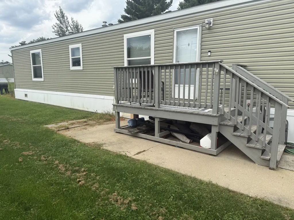 118 Lake Bluff Drive, Oakwood