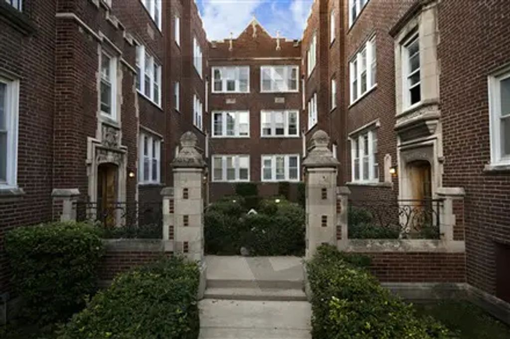3040 W Wellington Street 3, Chicago