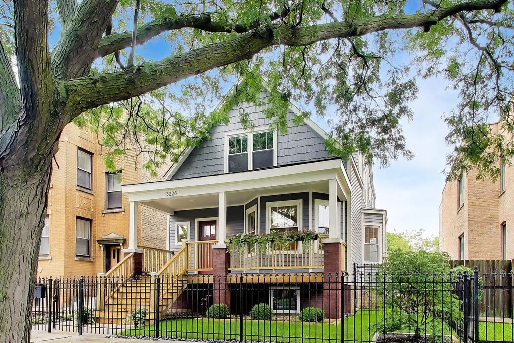 3228 W Warner Avenue, Chicago, 60618