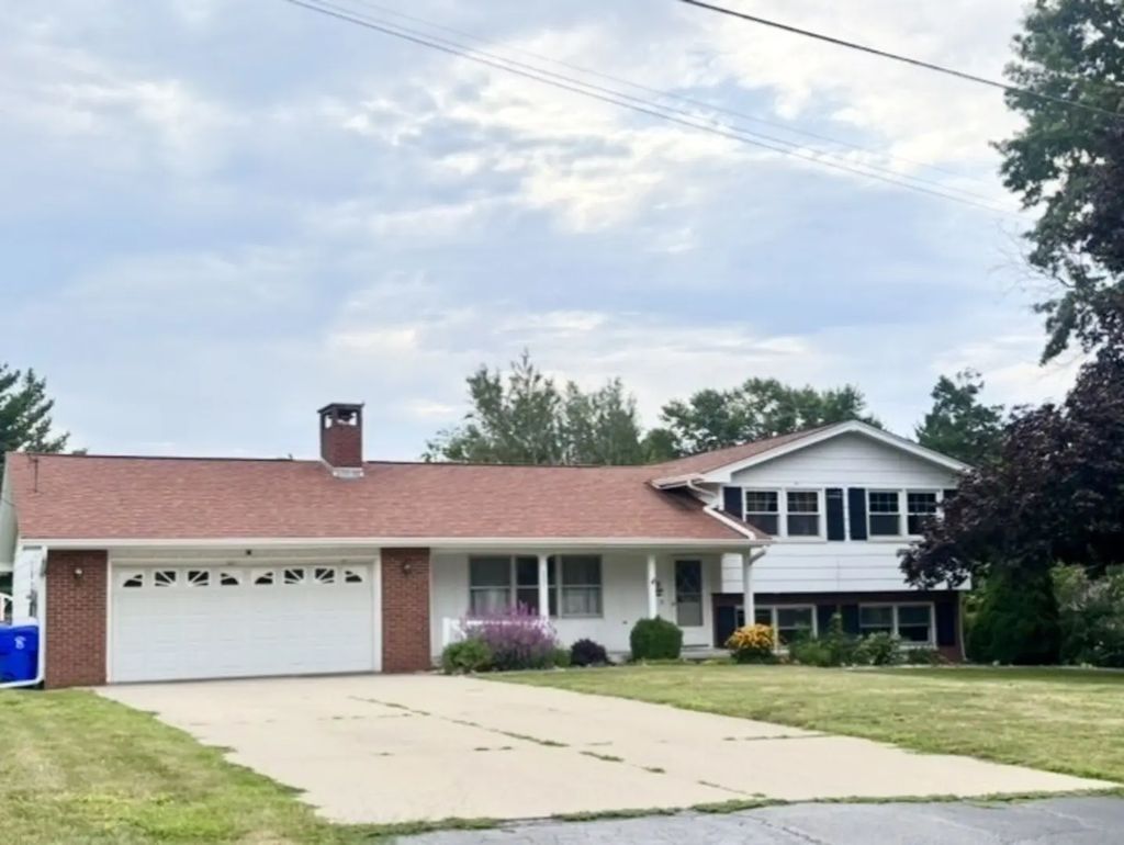 322 Hillside Drive, Kewanee