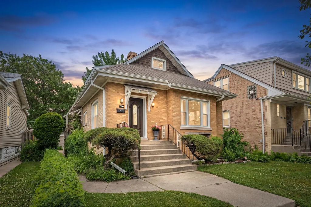 5830 N Nagle Avenue, Chicago, 60646