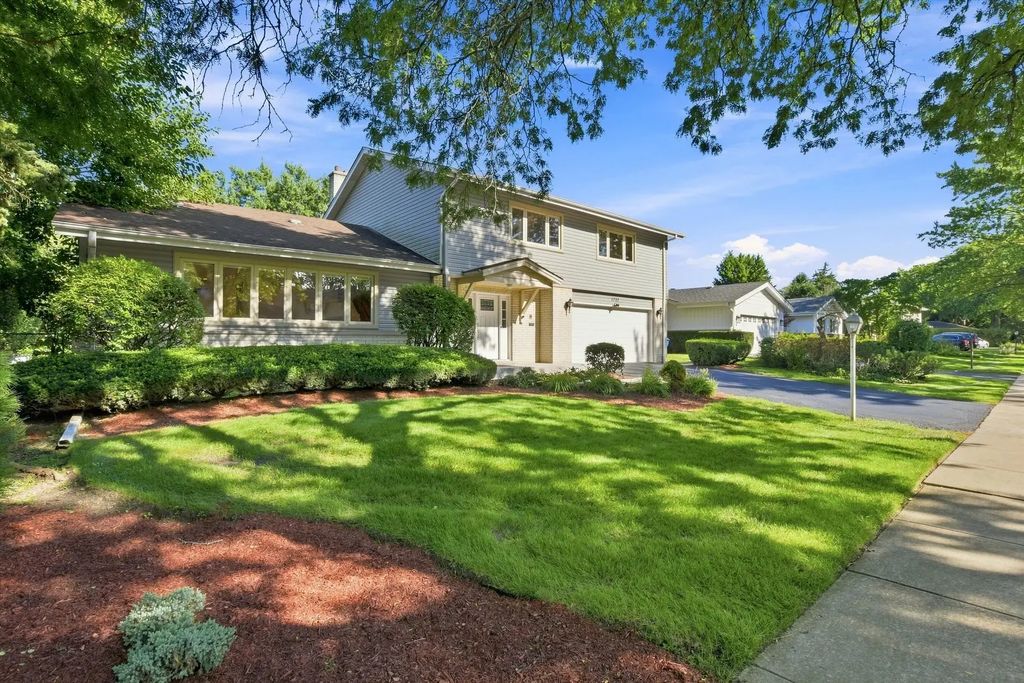 1727 Ellendale Drive, Northbrook