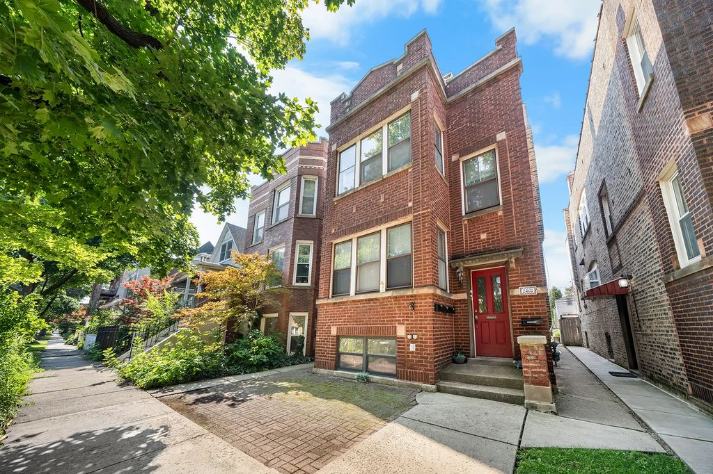 2469 W Pensacola Avenue, Chicago, 60618