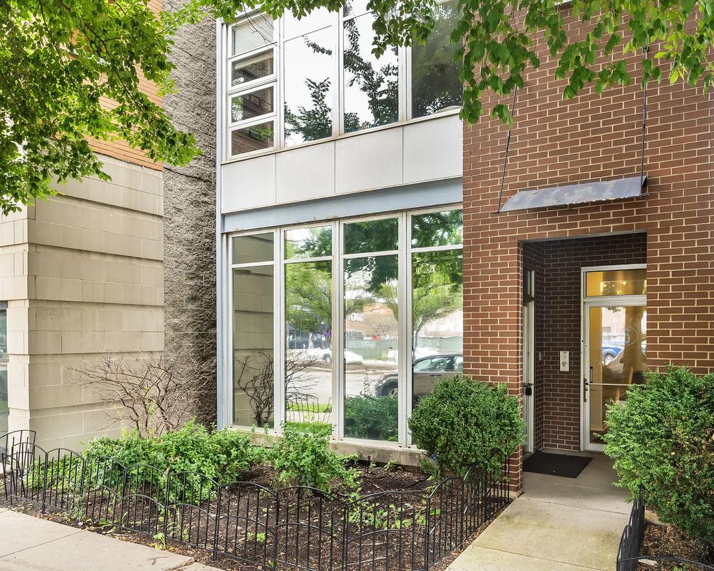 2716 N Ashland Avenue, Chicago