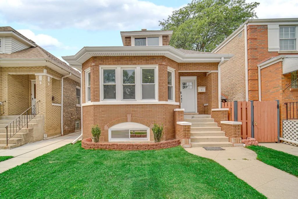 3048 N Marmora Avenue, Chicago, 60634