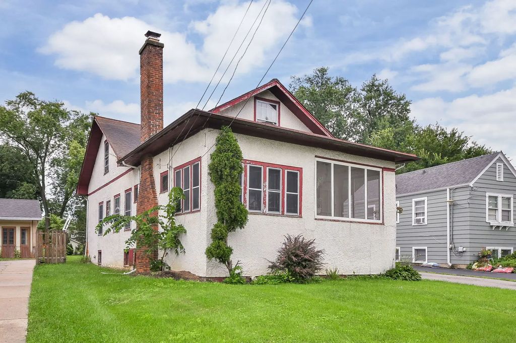 649 Hill Avenue, Glen Ellyn