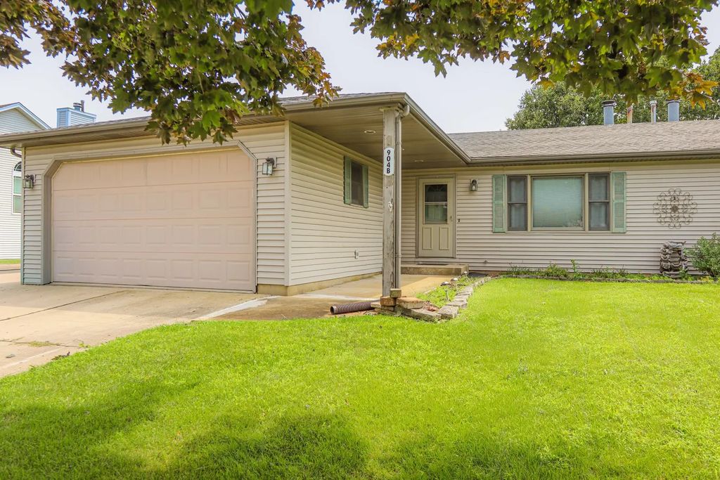 904 Harvest Trail B, Yorkville