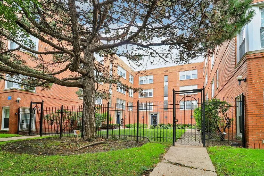 2408 W Farragut Avenue 2a, Chicago, 60625