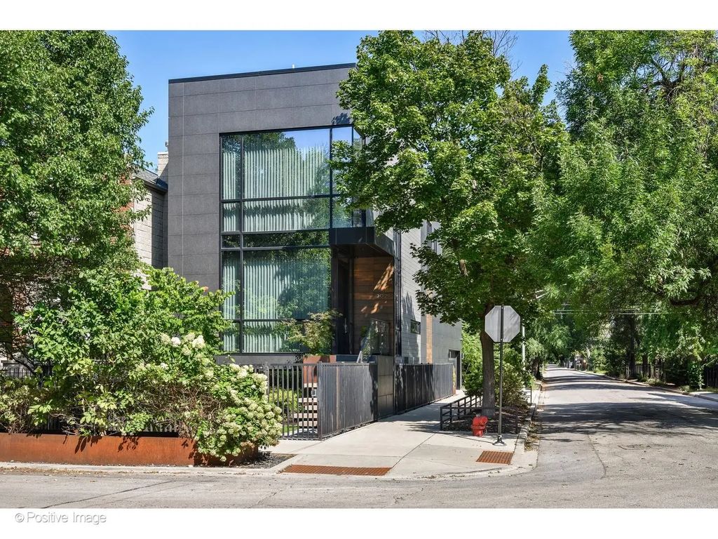 2029 N Hoyne Avenue, Chicago, 60647