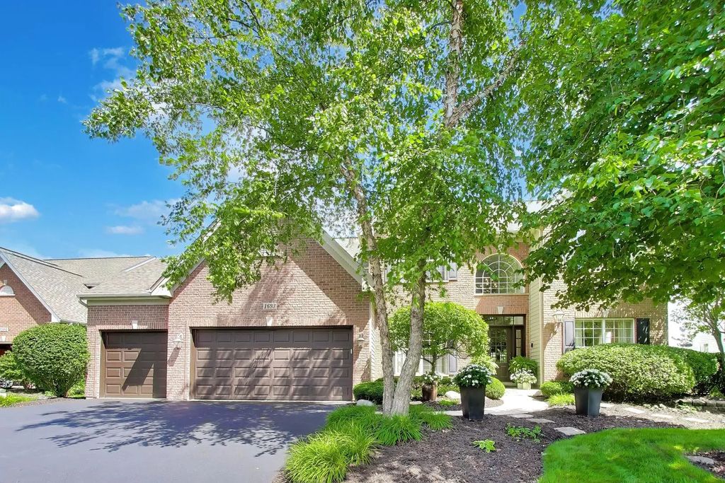 1693 Moorland Lane, Crystal Lake