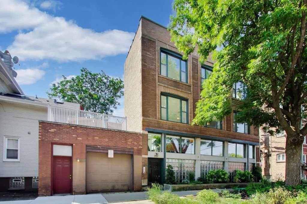 1757 W Sunnyside Avenue A, Chicago