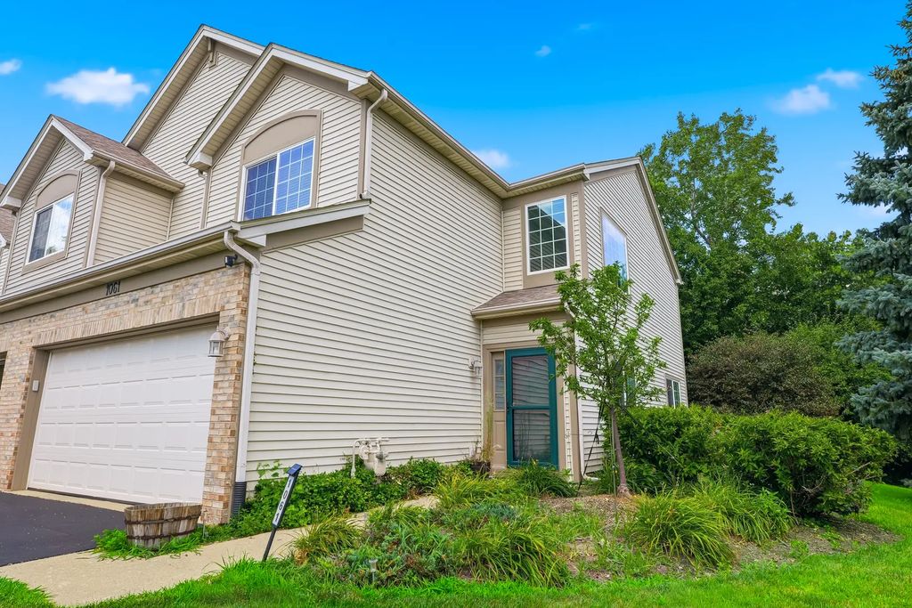 1061 Woodview Court, Aurora