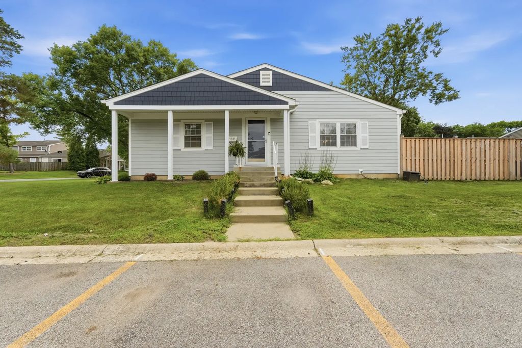 1811 Carlisle Court, Schaumburg