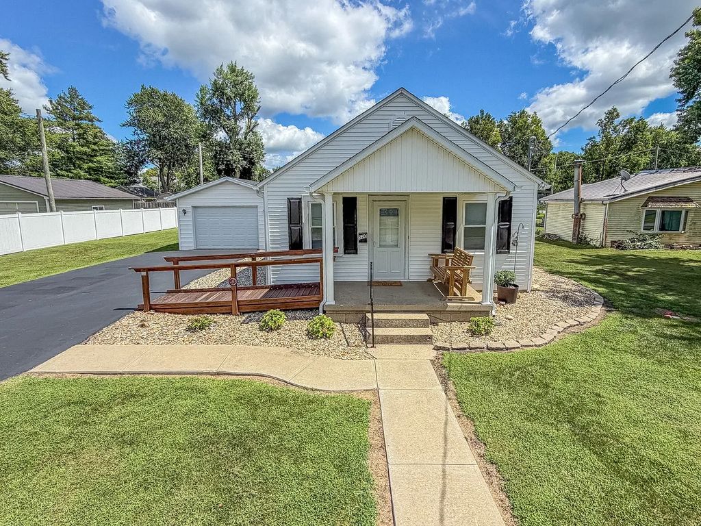 520 S 5th Street, Sullivan