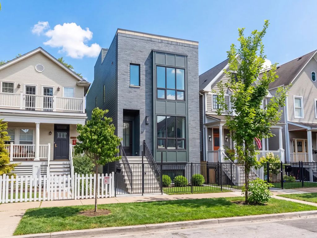 3041 N Leavitt Street, Chicago, 60618