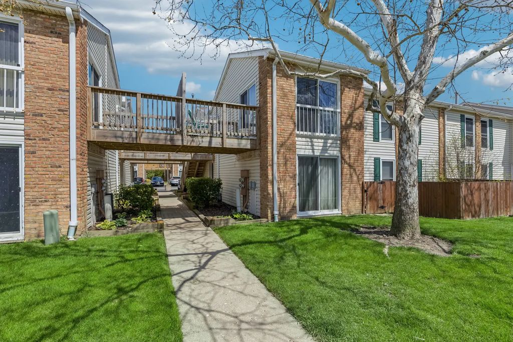 1981 Kenilworth Circle G, Hoffman Estates