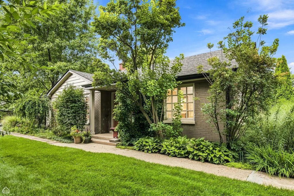 901 Cherokee Road, Wilmette