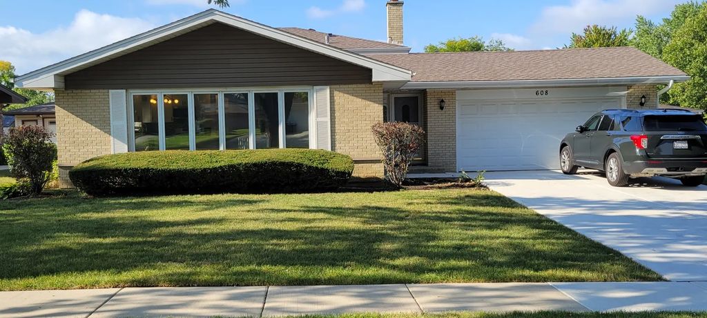 608 Trent Lane, Schaumburg