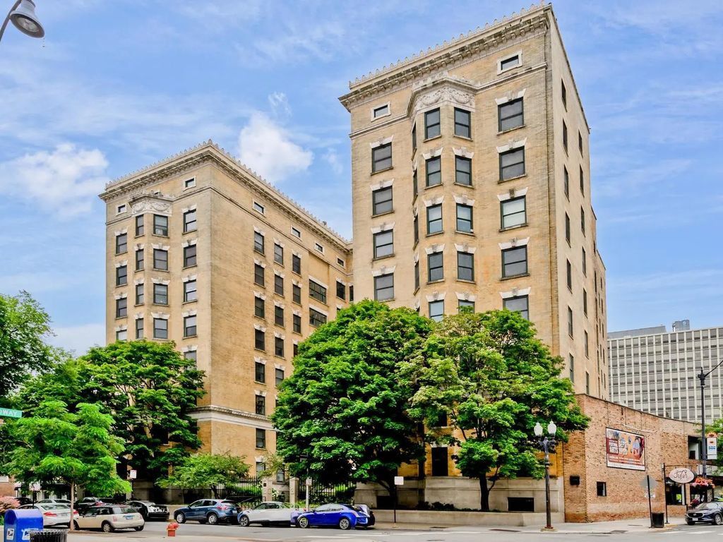 559 W Surf Street 500, Chicago, 60657