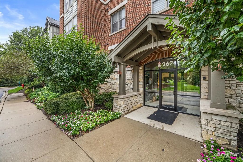 267 E Railroad Avenue 104, Bartlett