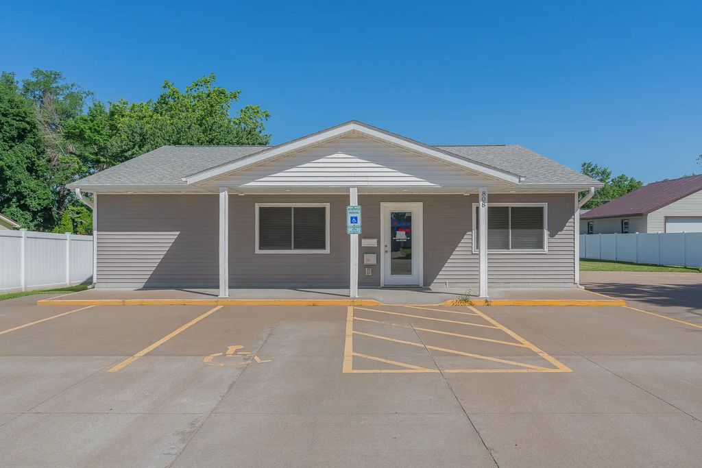808 S Washington Boulevard, Camanche
