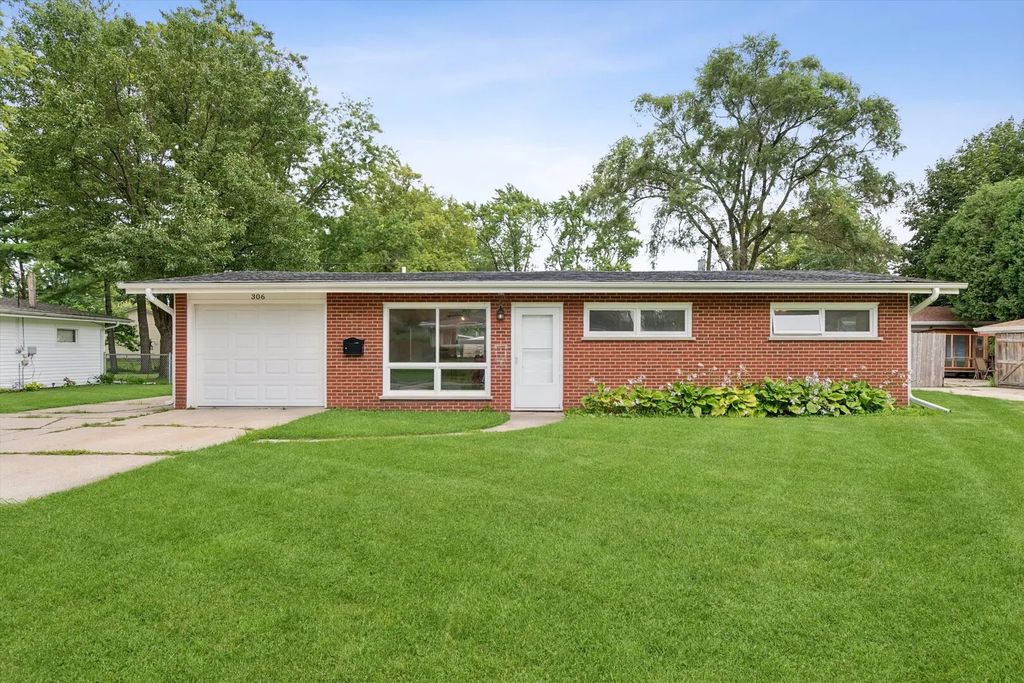 306 Harmony Drive, North Aurora