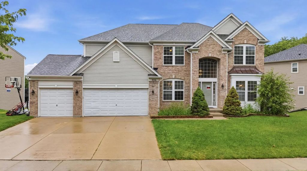 906 Blue Ridge Drive, Streamwood