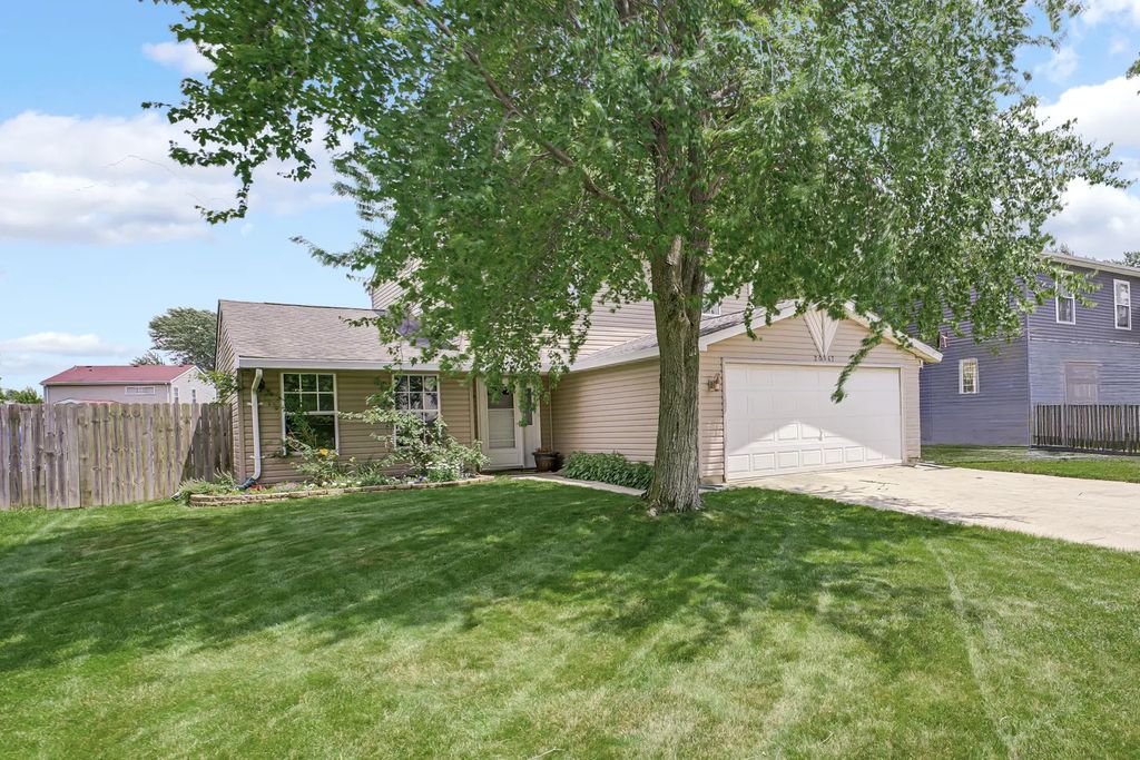 20547 S Frankfort Square Road, Frankfort