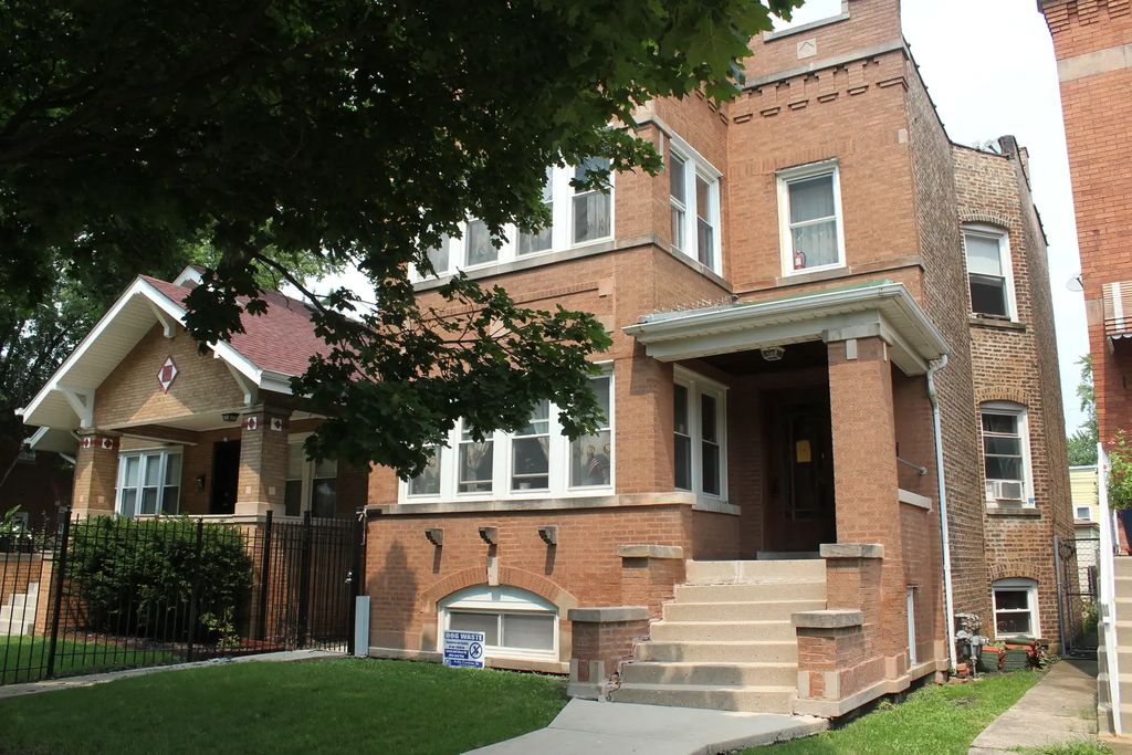4054 W Oakdale Avenue, Chicago, 60641