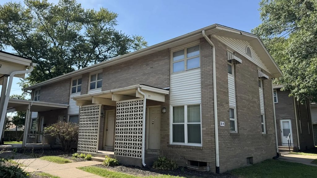 39 Sutton Court 39, Bettendorf