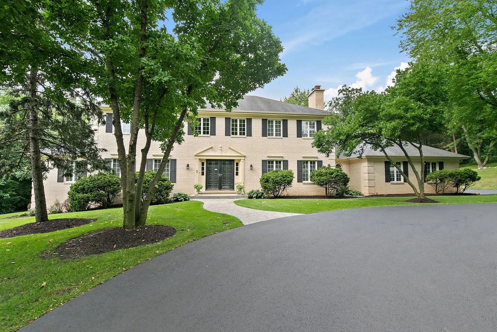 2701 Crystal Way, Crystal Lake
