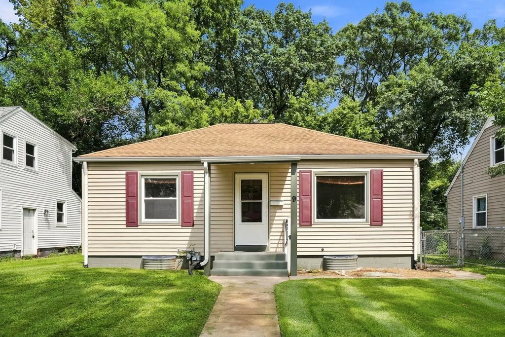 9 Blackhawk Hills Drive, Rock Island