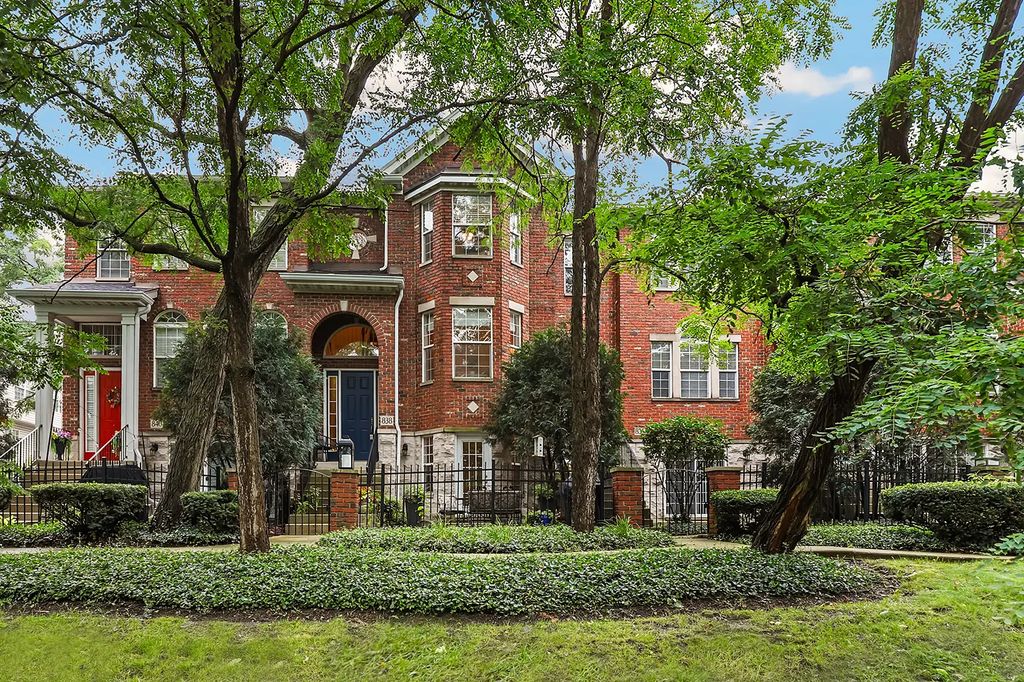 838 Shandrew Drive, Naperville