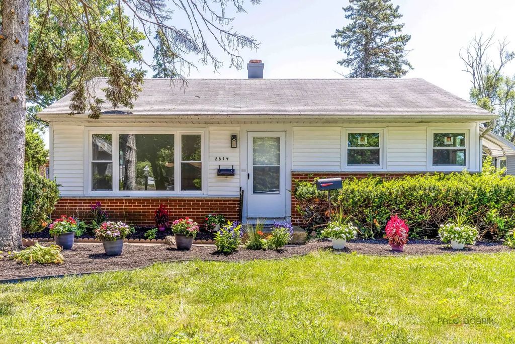 2814 Cardinal Drive, Rolling Meadows