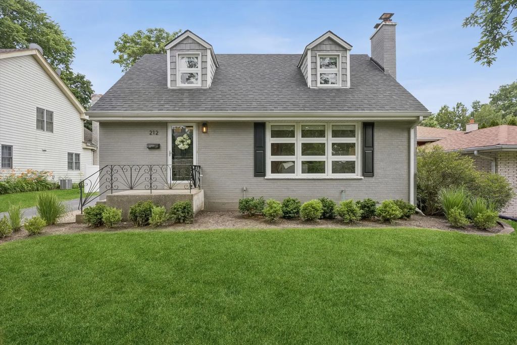 212 N Jackson Road, Clarendon Hills
