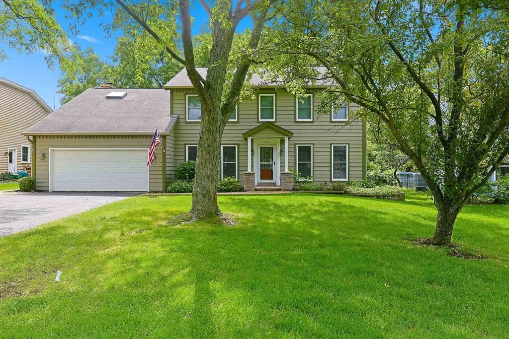 2528 Sun Valley Road, Lisle