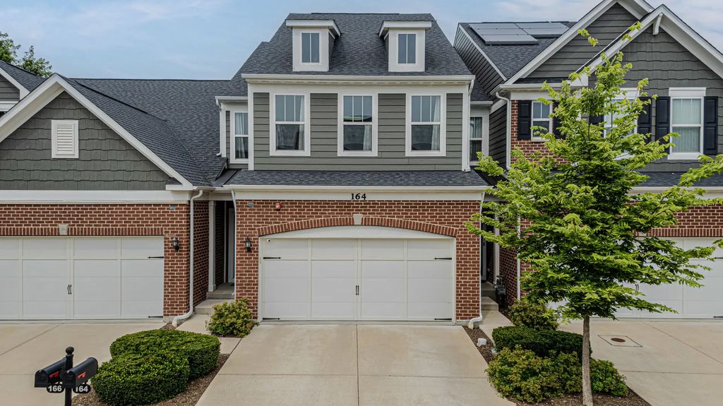 164 Roslyn Place, Bloomingdale