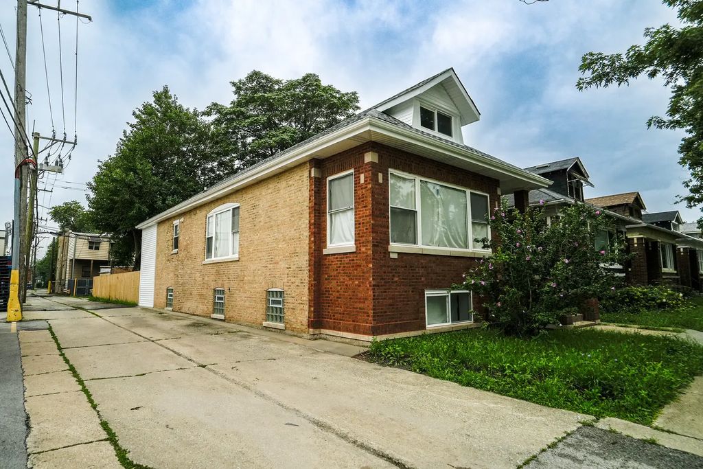 8717 S Bishop Street, Chicago