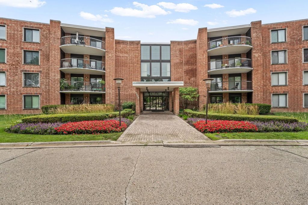 1505 E Central Road 402-a, Arlington Heights