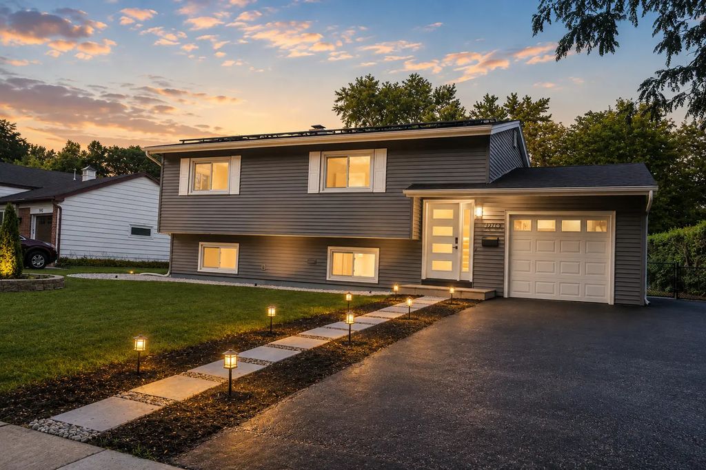 1003 Sheffield Drive, Crystal Lake